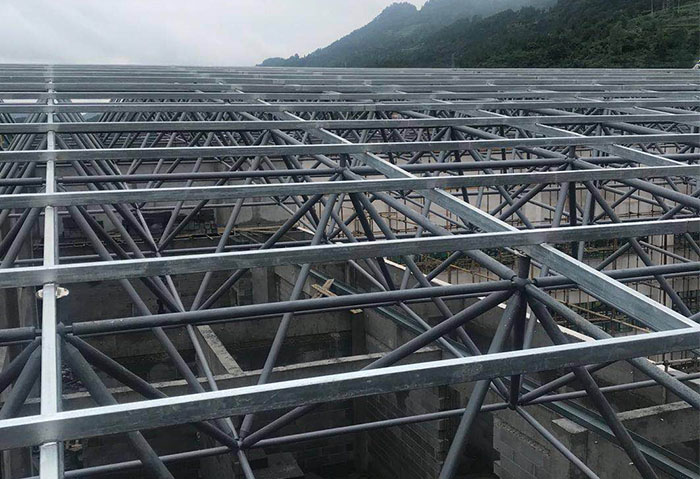 铁力仁怀冠英学校艺体楼网架